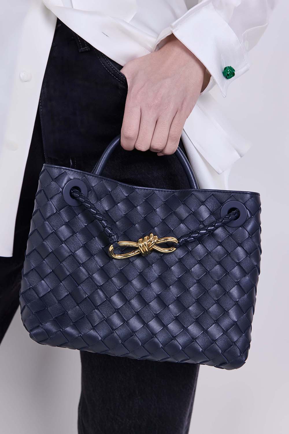 תמונת כל הלוק של תיק קרוסבודי אנדיאמו סמול